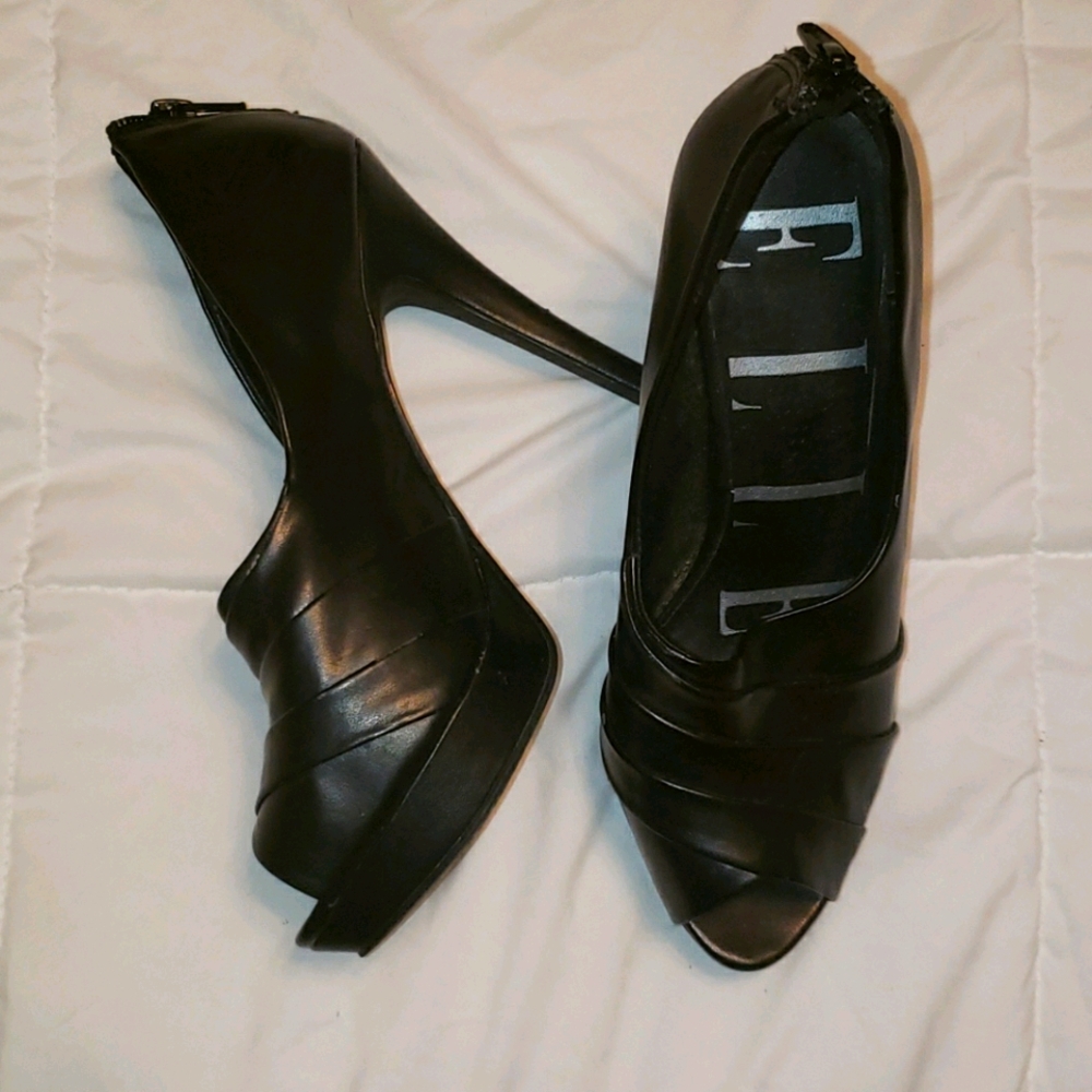 Black open toed heals with zipper in the back